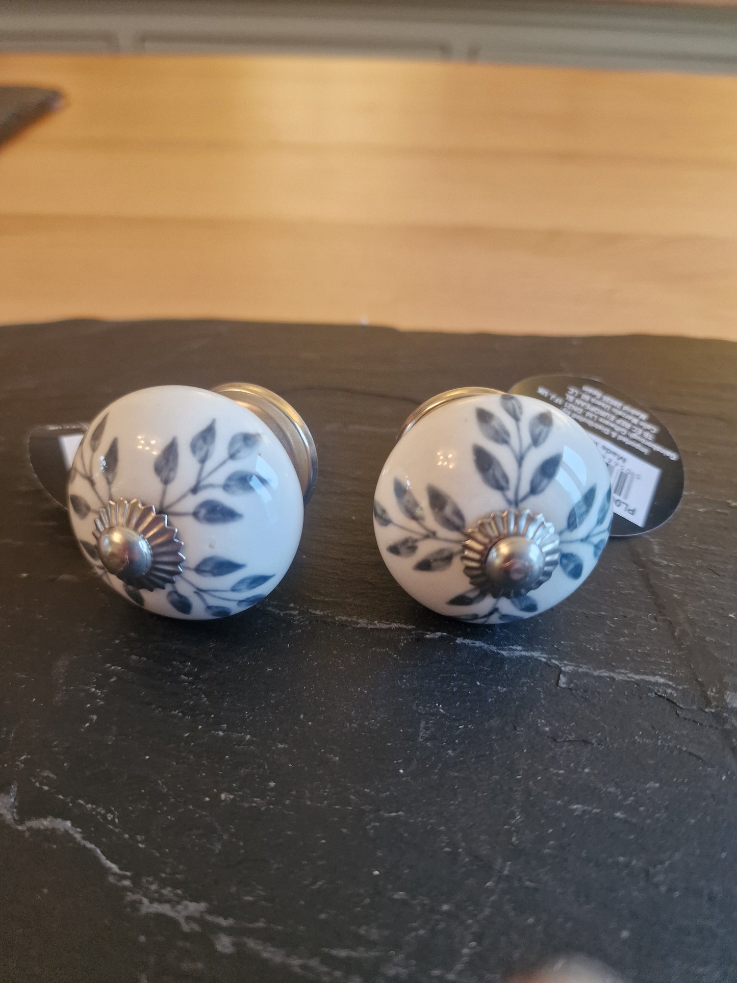 2x Vintage Silver Ceramic Leaf Design Knobs, 4cm x 7cm