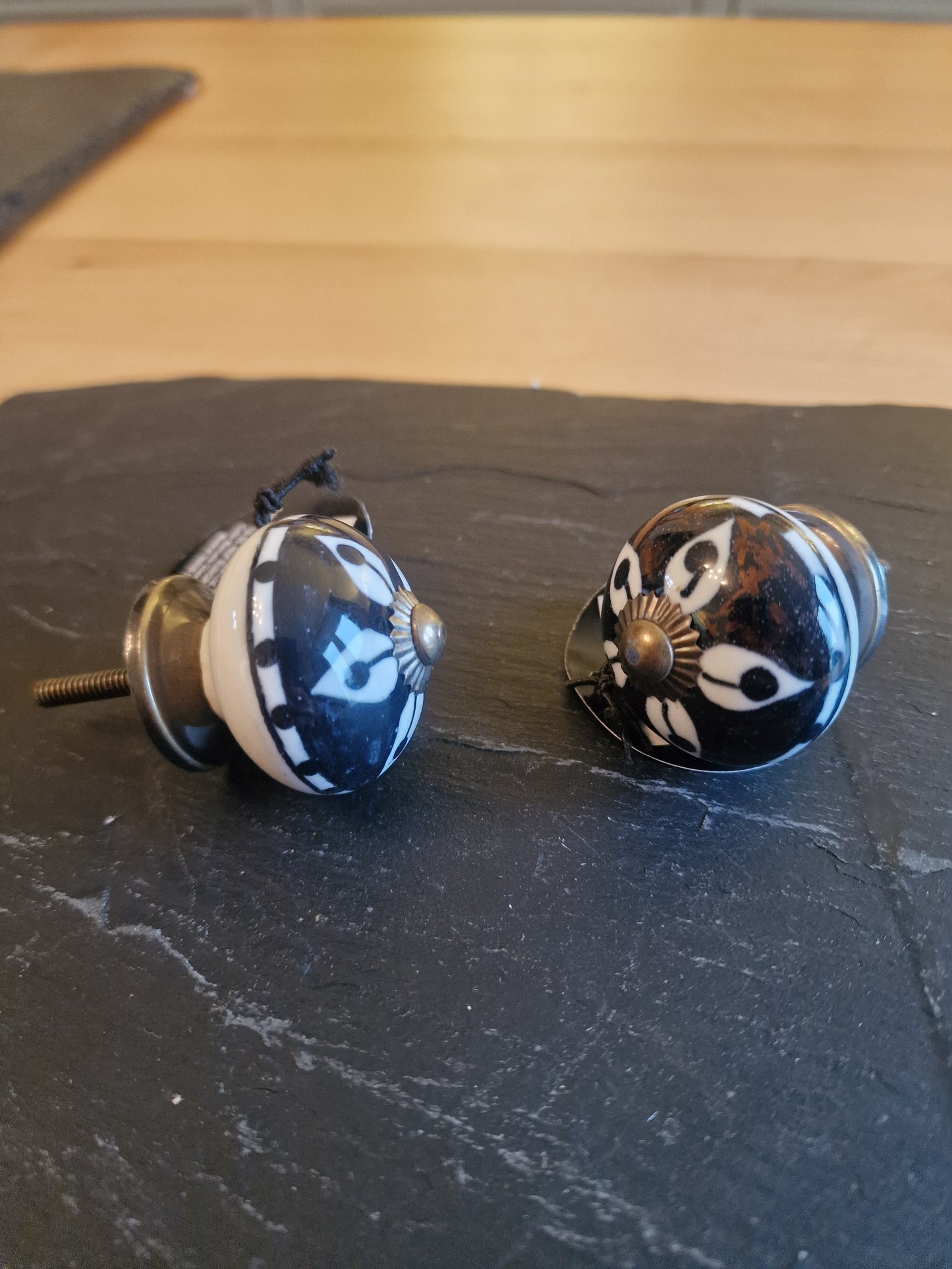 2x Black & White Bronze Knobs, 4cm x 7cm