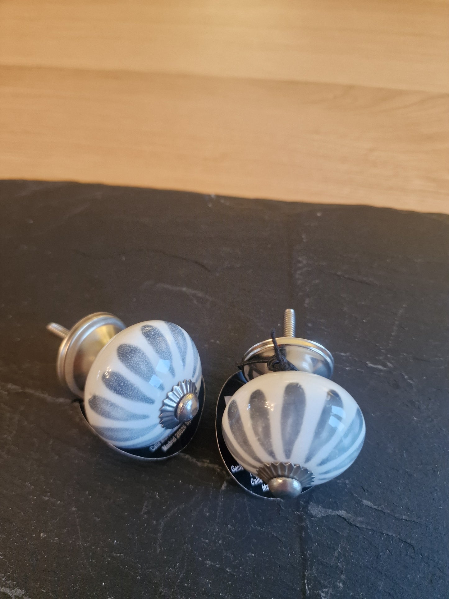 2x Ceramic Door Knobs Silver Finish, 4cm x 7cm