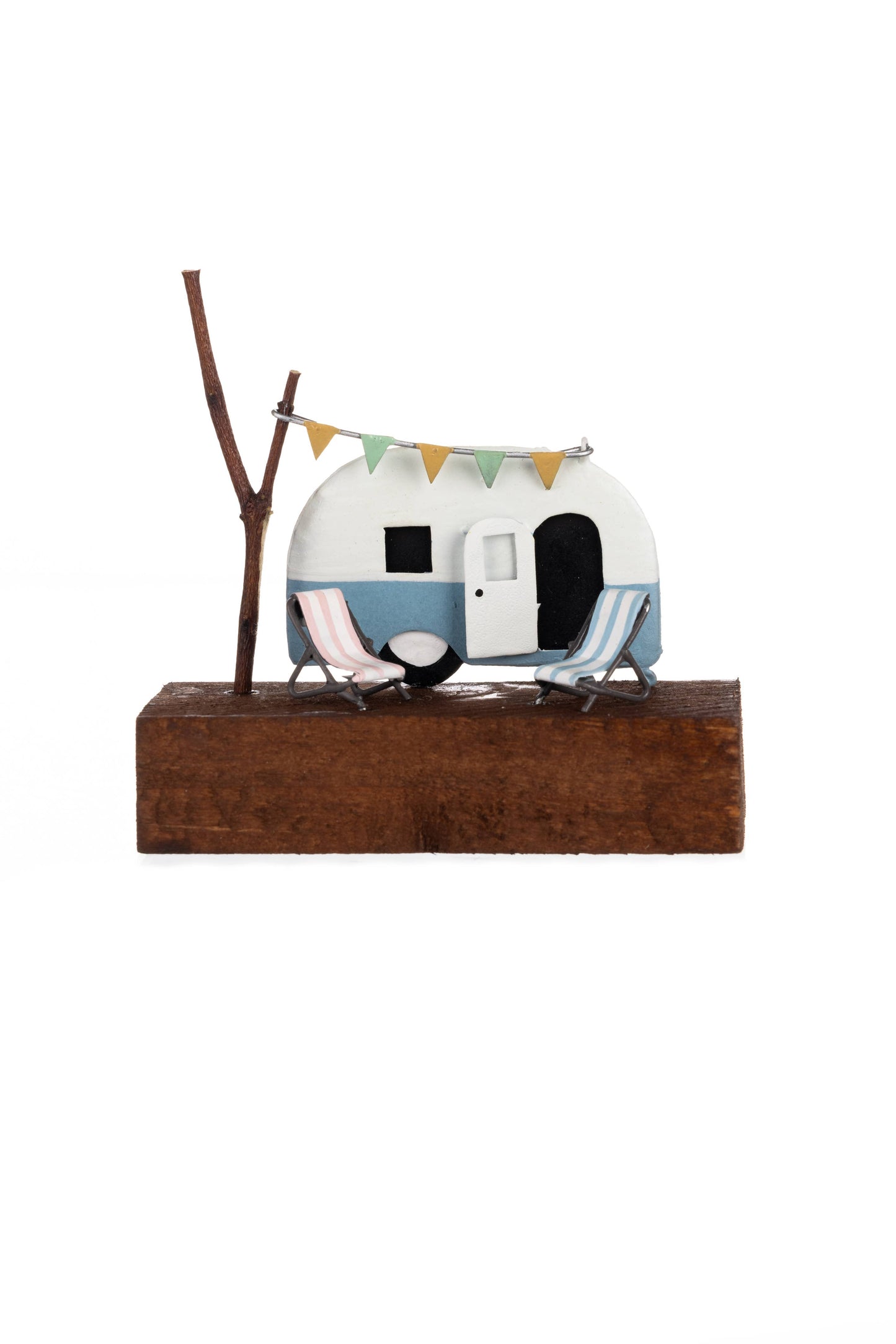 Bunting Blue Caravan Scene