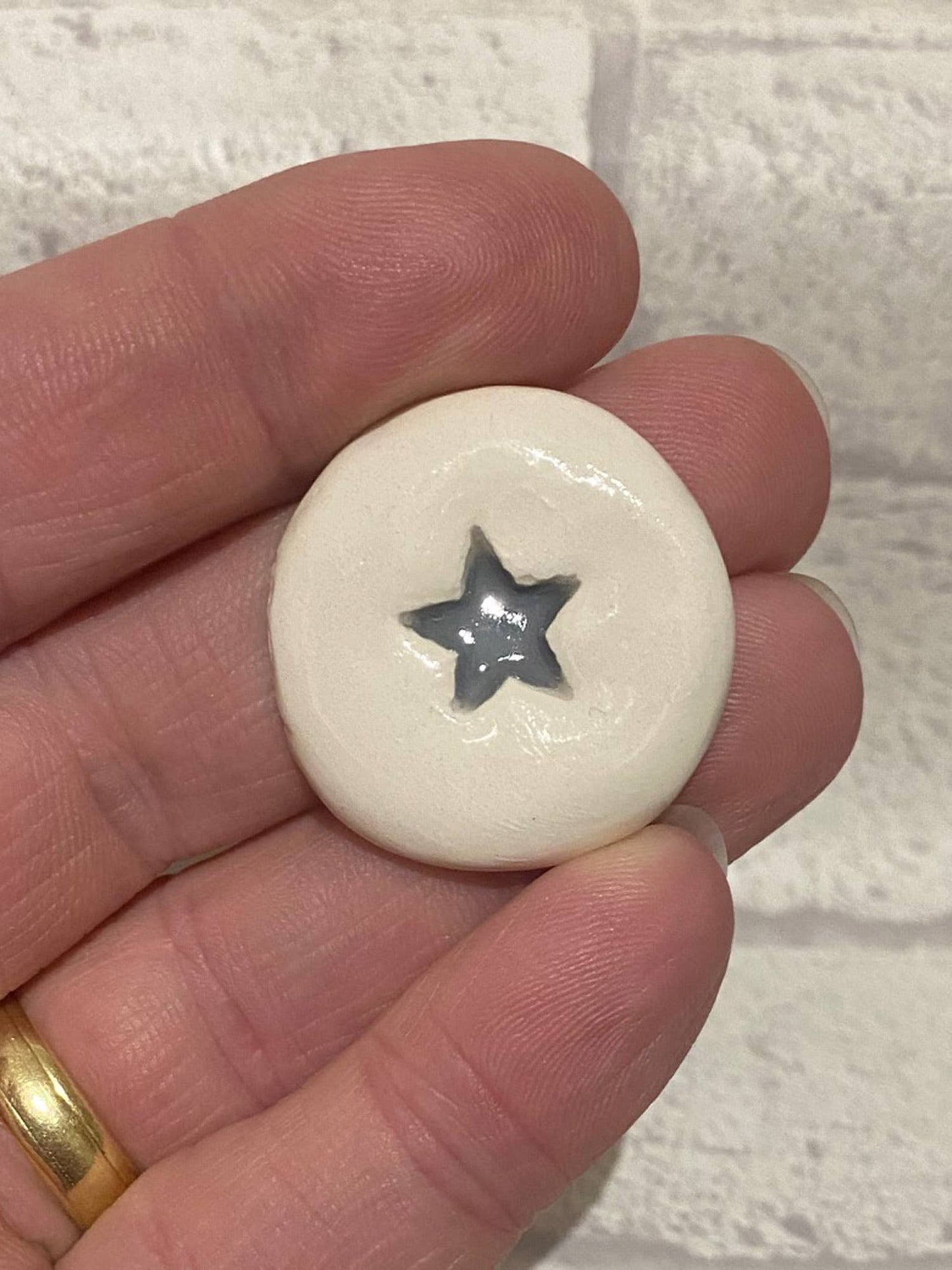Well Done Ceramic Pocket Token Pocket Hug and Card