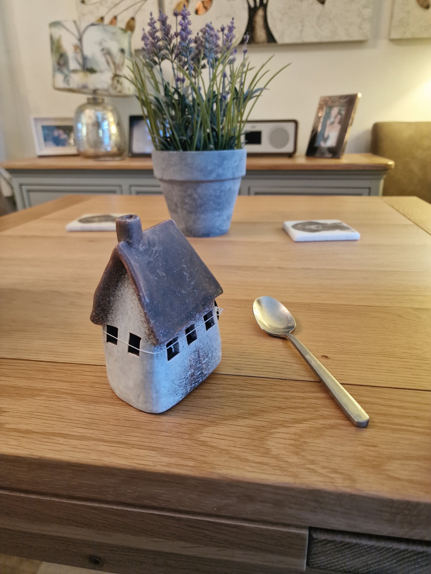 One- 3A LED Speckled  White House Deco, 14.5cm