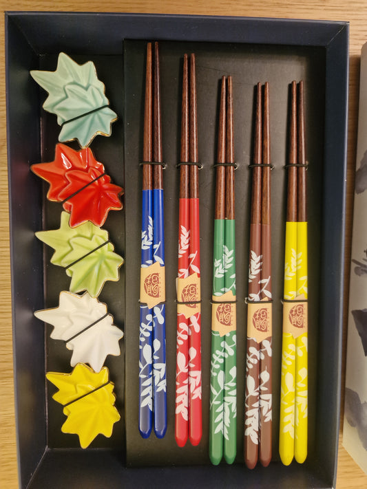 Gohobi A Set of 5 Pairs of Wooden Chopsticks and Rests