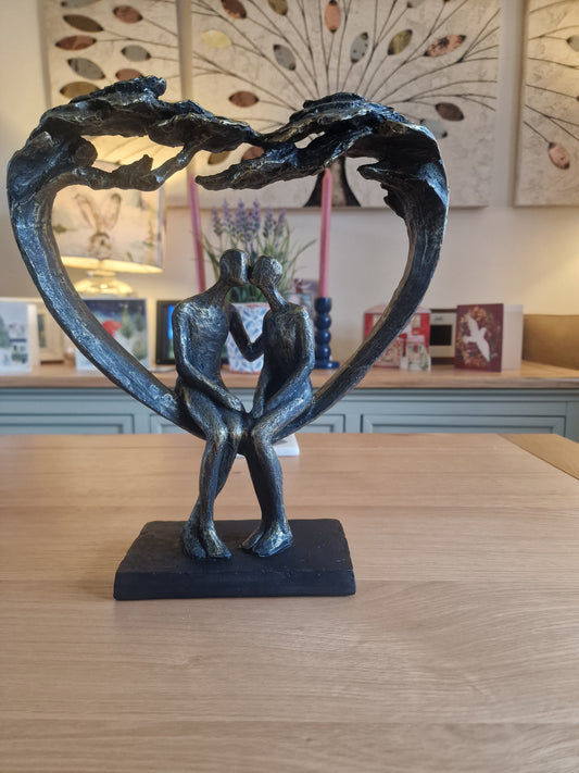 Sitting Couple Under Heart Tree - H30cm