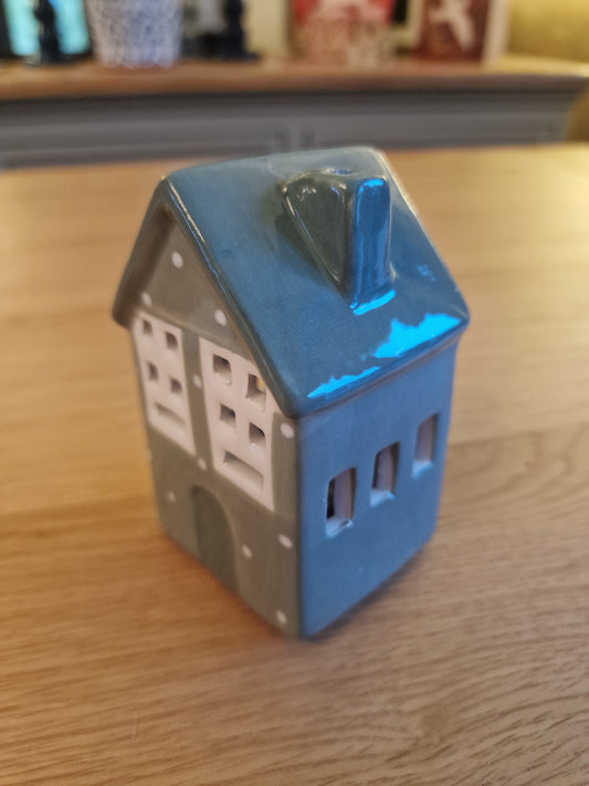 Green Ceramic Led House With Snowball Décor 9.5cm H