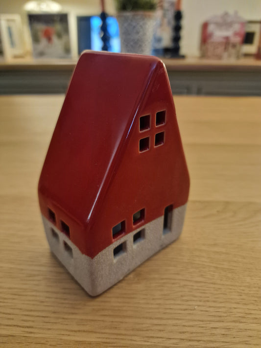 Red/White Ceramic House Decoration With Led L7.5 x D5 x H12.5cm
