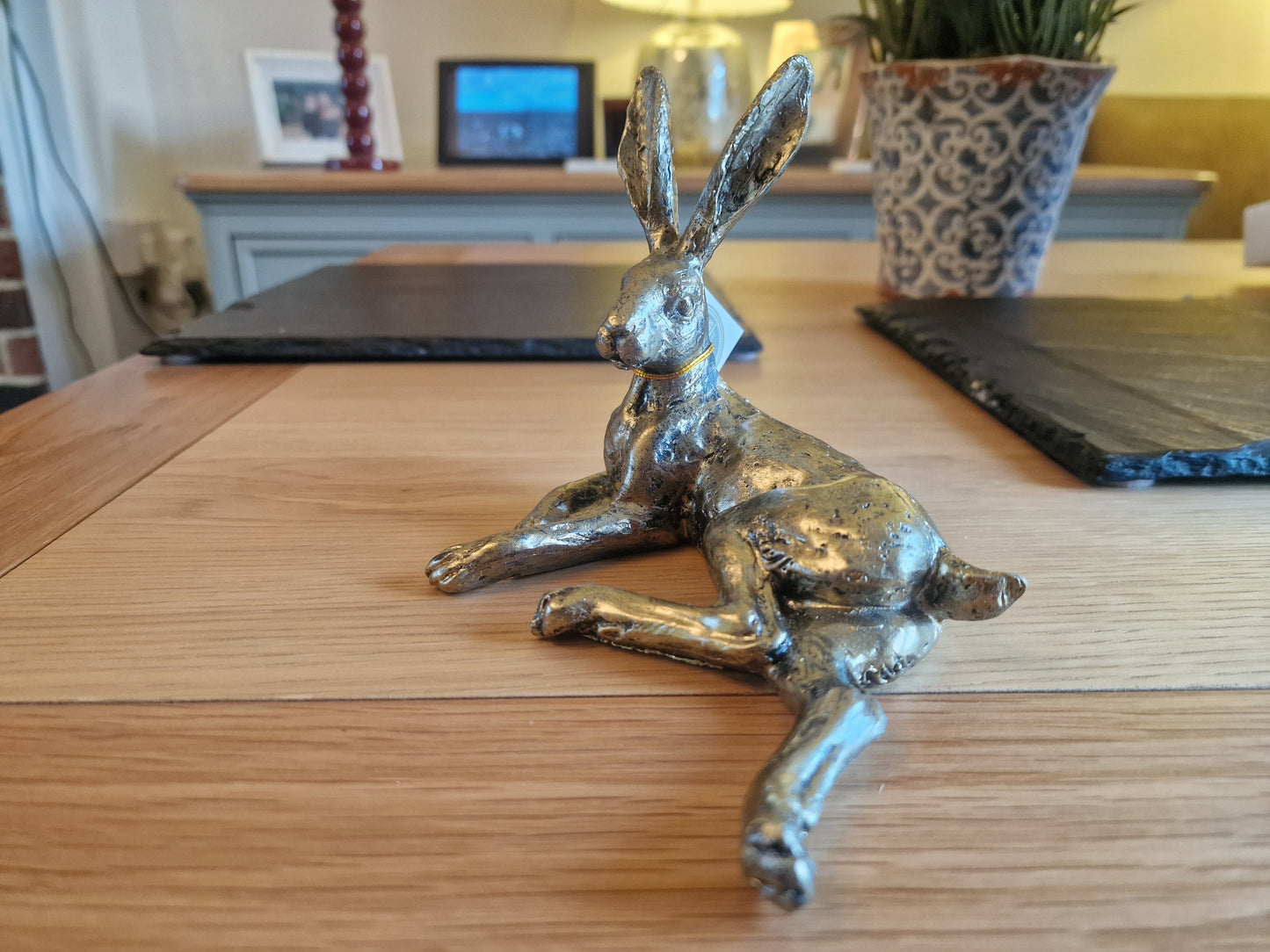 Lounging Hare Sculpture - Charming Home Decor Piece. H12cm