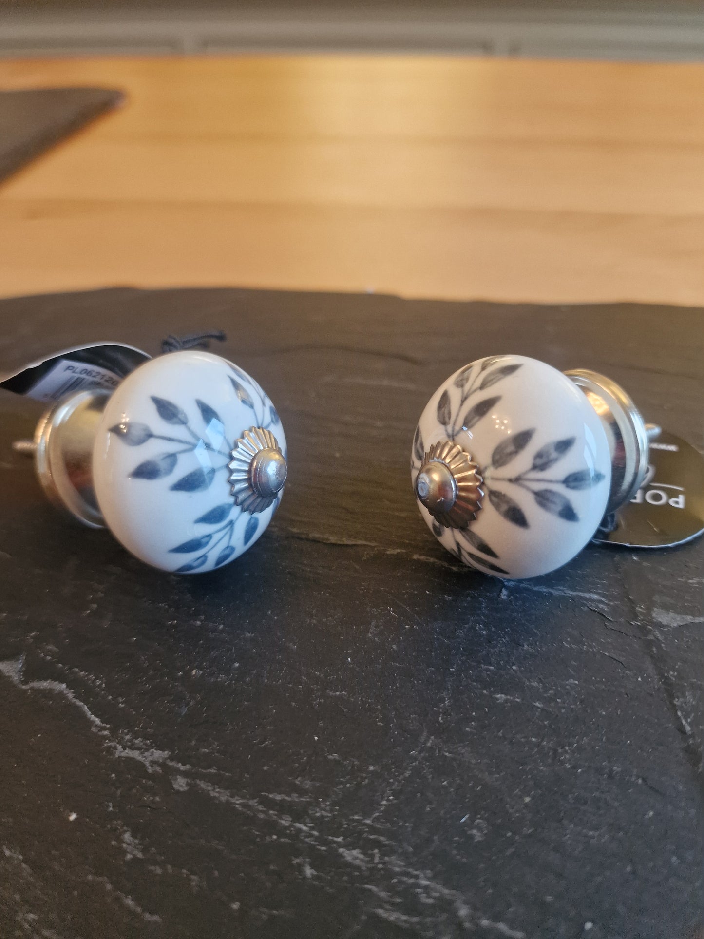 2x Vintage Silver Ceramic Leaf Design Knobs, 4cm x 7cm