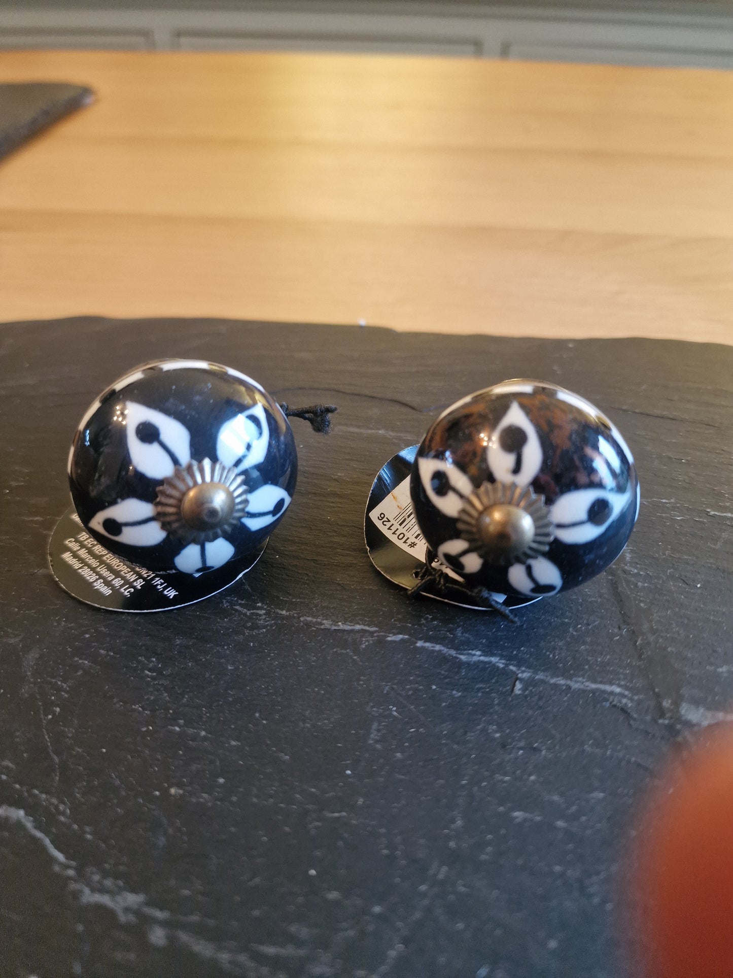 2x Black & White Bronze Knobs, 4cm x 7cm