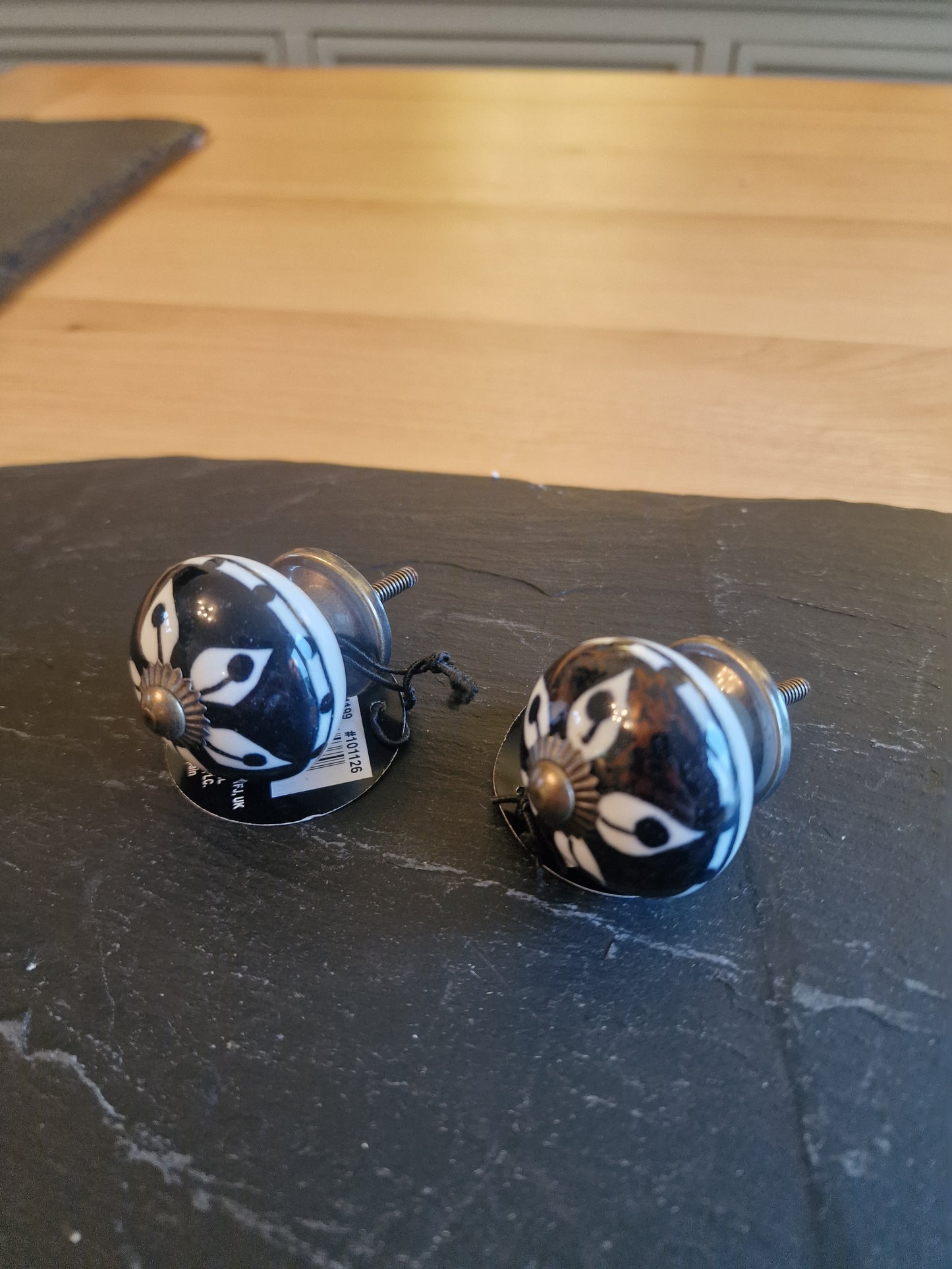 2x Black & White Bronze Knobs, 4cm x 7cm