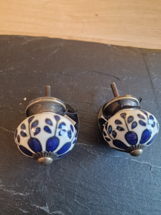 2x Patterned Door Knobs, 7cm