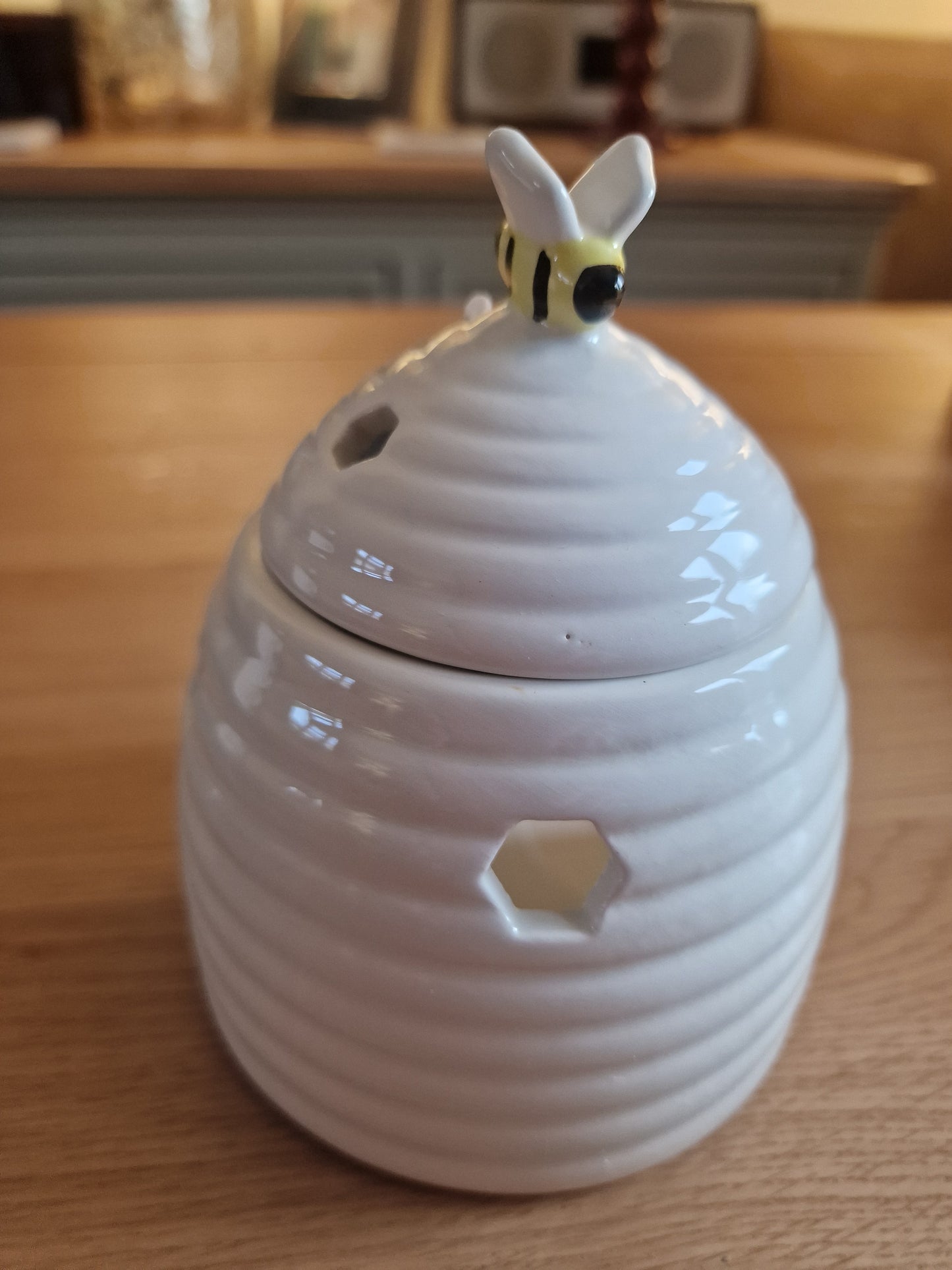 White Beehive Ceramic Oil Burner H17cm