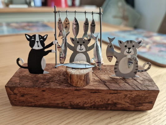 Cats At Fish Market Scene