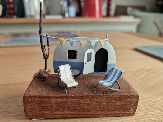 Bunting Blue Caravan Scene