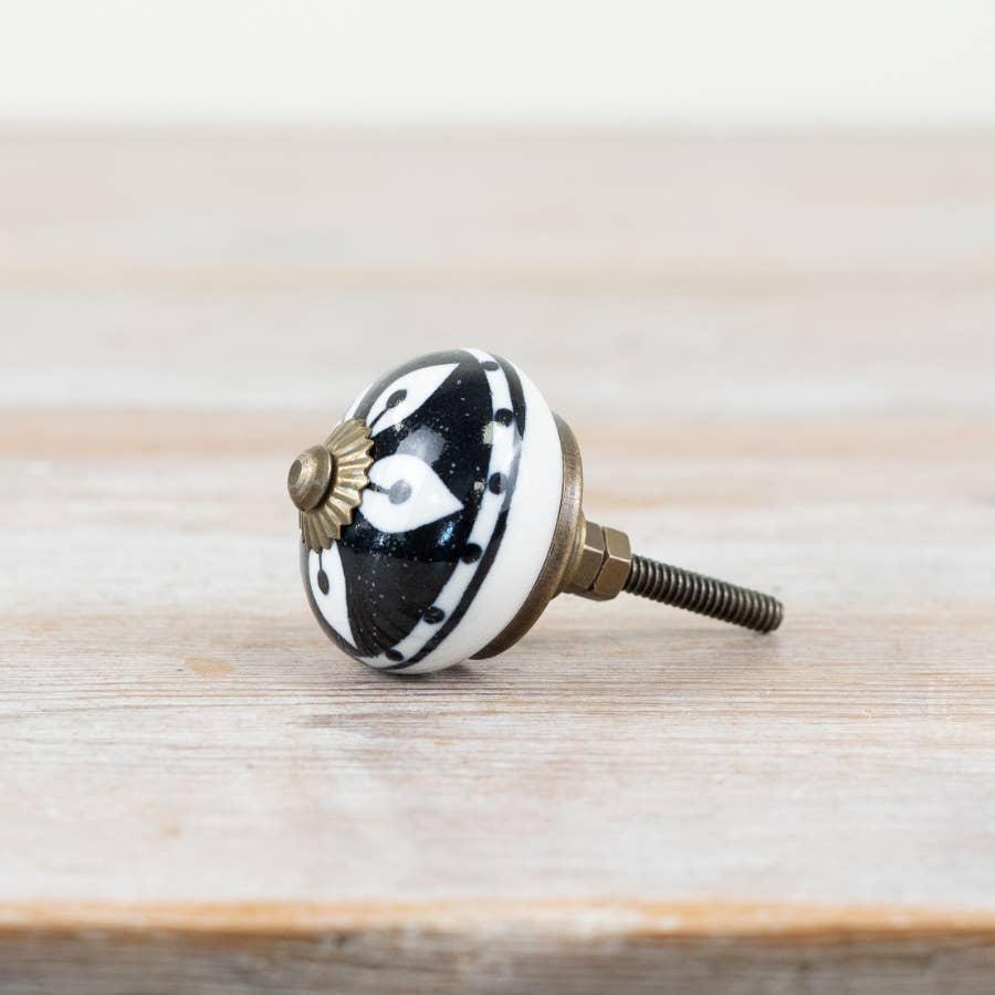 2x Black & White Bronze Knobs, 4cm x 7cm