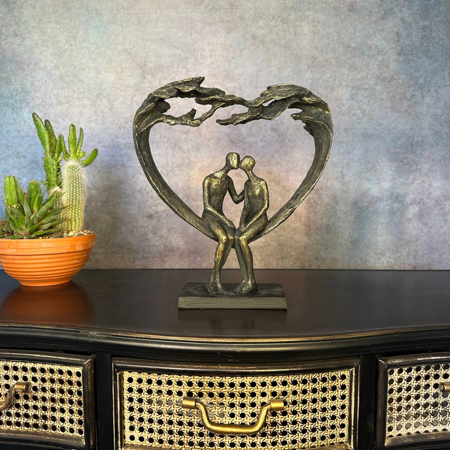 Sitting Couple Under Heart Tree - H30cm