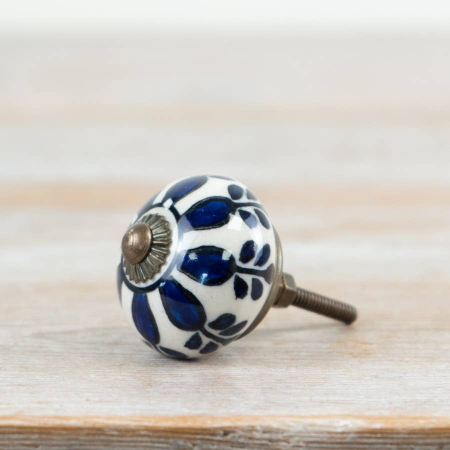2x Patterned Door Knobs, 7cm